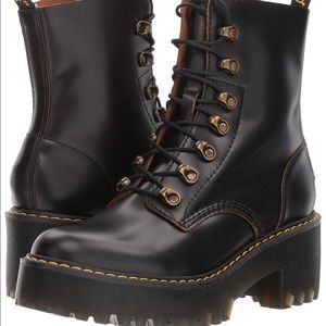 Dr. Martens Leona Boot